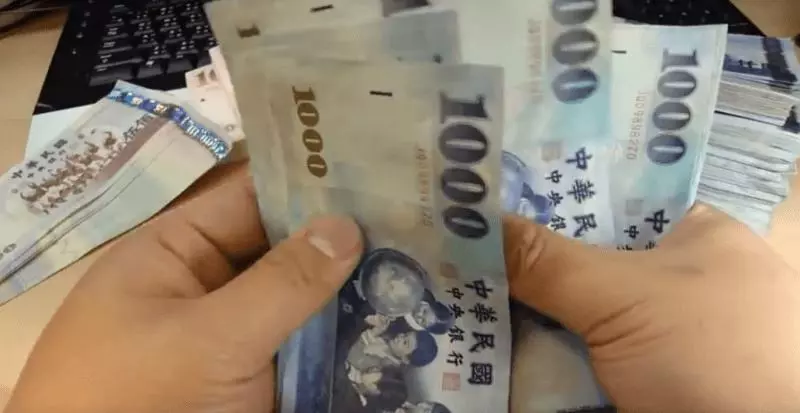 不再只領22K!基本工資調漲確定了 明年月薪變23100、時薪150起跳 -