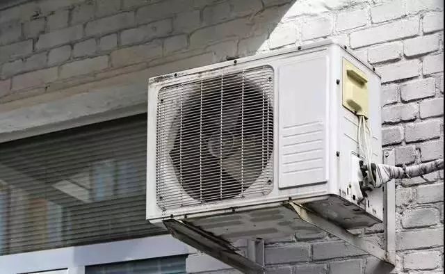 空調外機要不要遮一下?怕不怕日曬雨淋?好多人都想錯了 -