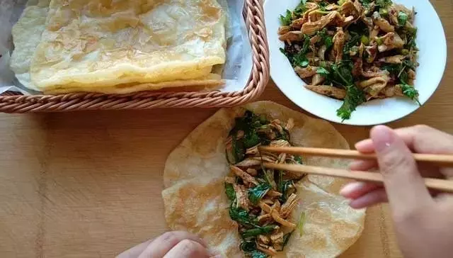 下鍋就鼓大泡的大餅做法,15秒出鍋,卷啥都很美味!