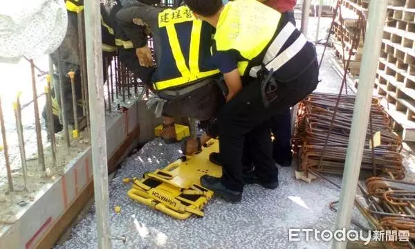 驚悚!工人5米高鷹架摔落 遭鋼筋直插穿身慘死