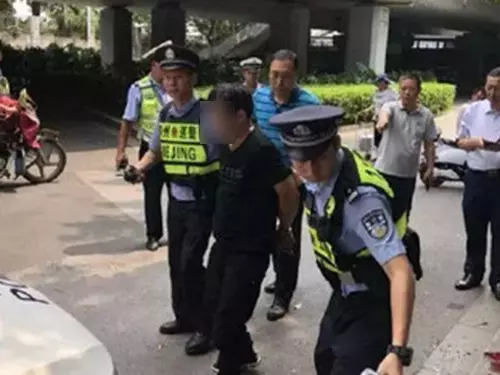 感情糾紛去女友家大開殺戒！先砍死女友全家4死，瘋狂撞摩哆再下去砍人，再釀2死！