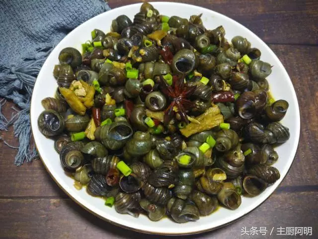 為什麼你炒的田螺不好吸,別人炒的輕輕一吸就出來,關鍵在這裡!