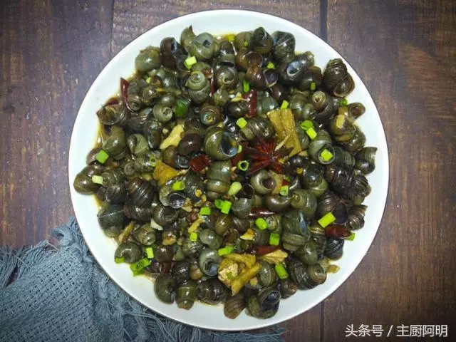 為什麼你炒的田螺不好吸,別人炒的輕輕一吸就出來,關鍵在這裡!