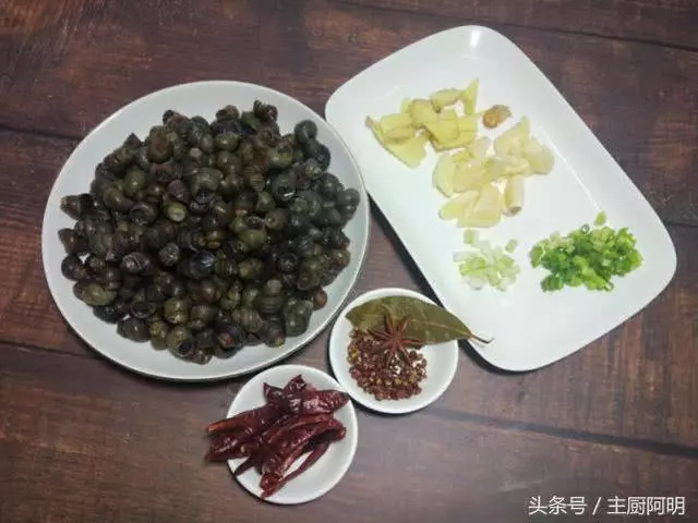 為什麼你炒的田螺不好吸,別人炒的輕輕一吸就出來,關鍵在這裡!
