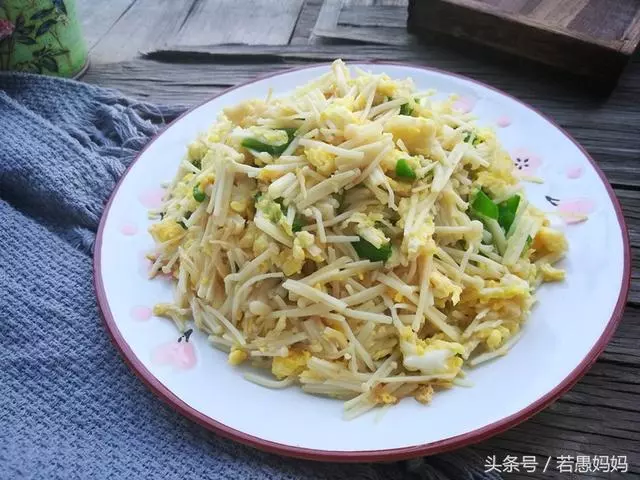 別再用韭菜炒雞蛋了,用它炒雞蛋,脆嫩爽口,好吃到停不下筷子