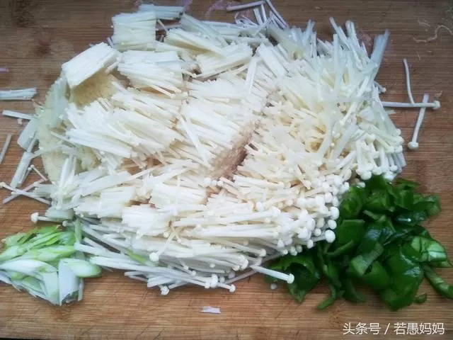 別再用韭菜炒雞蛋了,用它炒雞蛋,脆嫩爽口,好吃到停不下筷子
