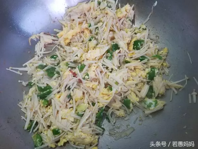 別再用韭菜炒雞蛋了,用它炒雞蛋,脆嫩爽口,好吃到停不下筷子