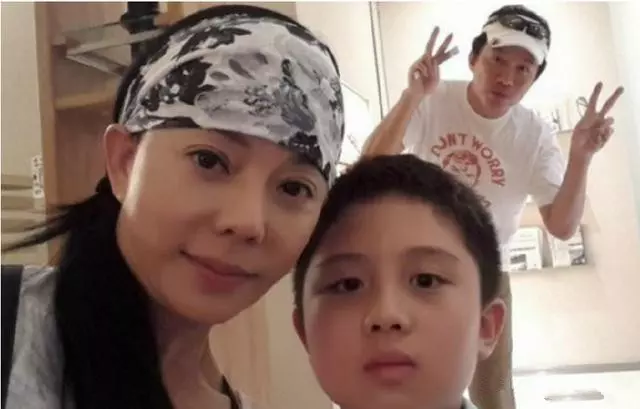 台灣女星狄鶯和兒子同睡15年,兒子有了生理反應才分房,溺愛過度最終毀了孩子!