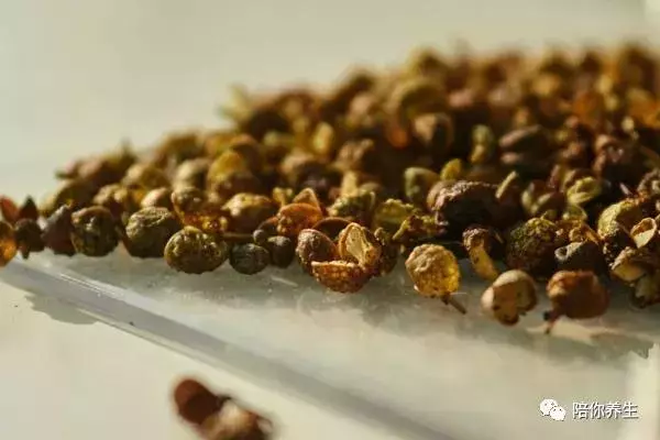 洗腳水裡放這些,分分鐘逼出體內濕氣