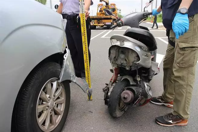 6旬翁騎車疑違規左轉 遭工人駕車撞死