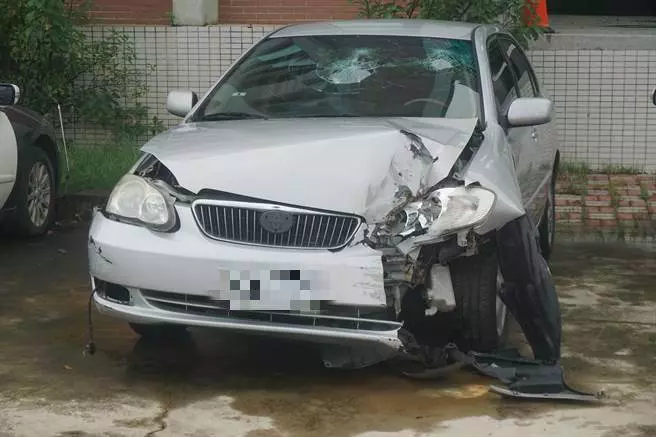 6旬翁騎車疑違規左轉 遭工人駕車撞死