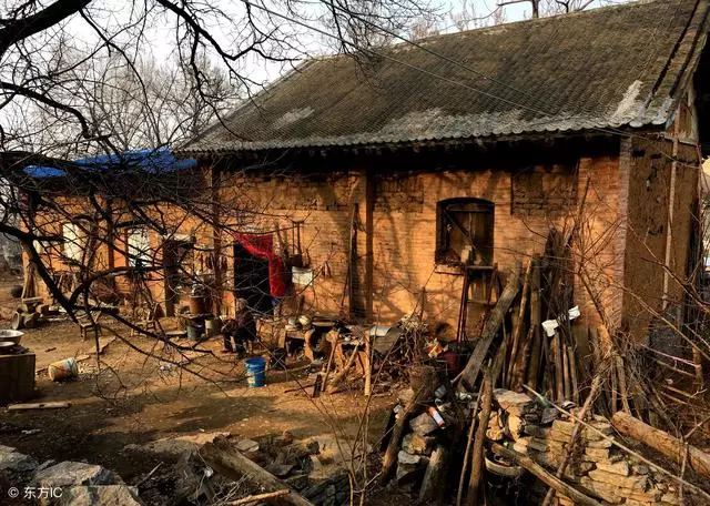 我給老家打錢,妻子接了她家一個電話,竟吵架鬧離婚
