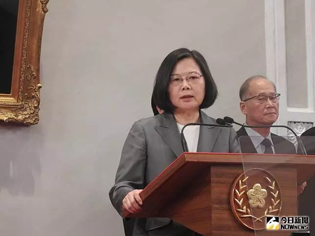 台薩斷交!李富城一張圖揭露小英「笑開懷」 網友譙爆