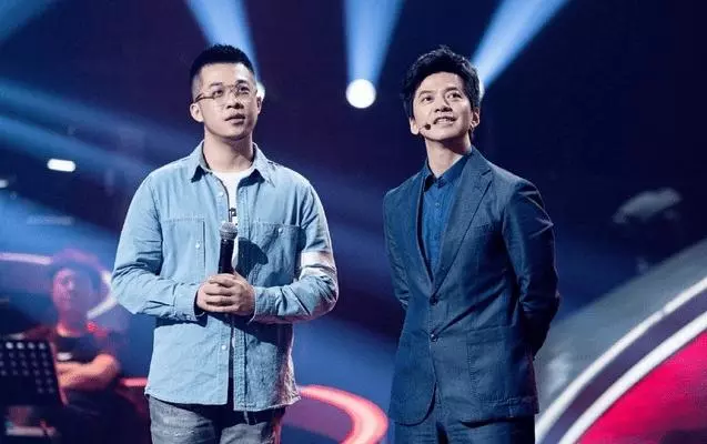 爆紅曲《我們不一樣》原唱者站上選秀舞台,滄桑感嗓音演唱原創歌曲《差一步》...轉身後哈林驚:你是大壯?