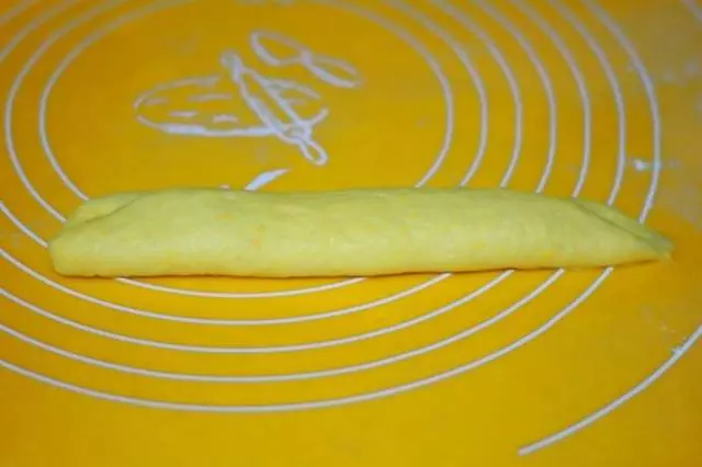 這款南瓜麵包非常適合老人和孩子吃,柔軟香甜,色澤誘人,軟萌萌~