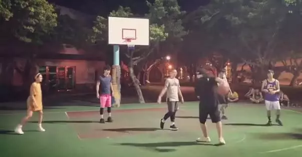 【天生一對~】周杰倫和昆凌組隊打籃球狂撒狗糧,夫妻倆默契程度滿分!
