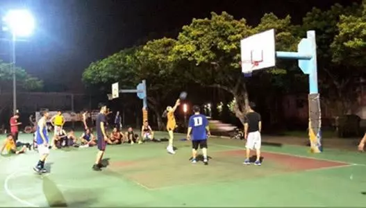 【天生一對~】周杰倫和昆凌組隊打籃球狂撒狗糧,夫妻倆默契程度滿分!