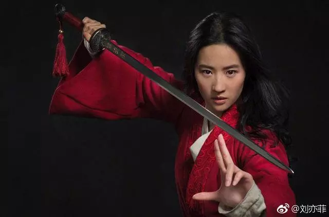 【不可能啊~】網友把劉亦菲13年前的臉和現在拼在一起,太神奇了!