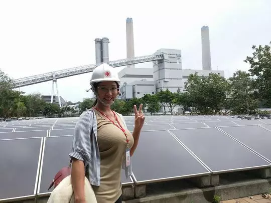 他分享「正妹工程師」轟動全台眼尖網友「搜出本尊」眾人吶喊:當年選錯組了QAQ -
