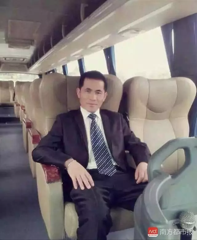 大巴司機遇車禍,犧牲自己救了38名乘客!為免翻車放棄避讓逃生機會
