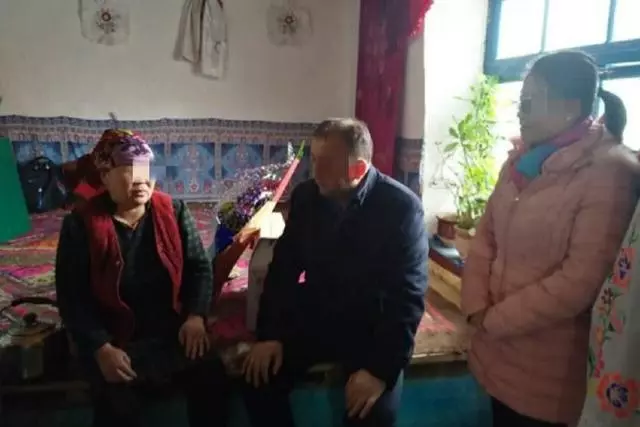 銀行卡總有不明支出,懷疑是老婆搞鬼,跟蹤老婆一趟,我自己打臉