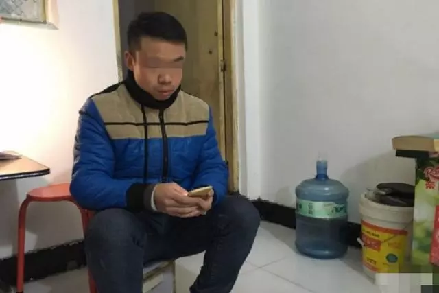 銀行卡總有不明支出,懷疑是老婆搞鬼,跟蹤老婆一趟,我自己打臉