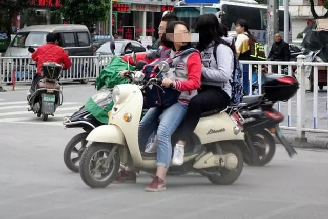銀行卡總有不明支出,懷疑是老婆搞鬼,跟蹤老婆一趟,我自己打臉