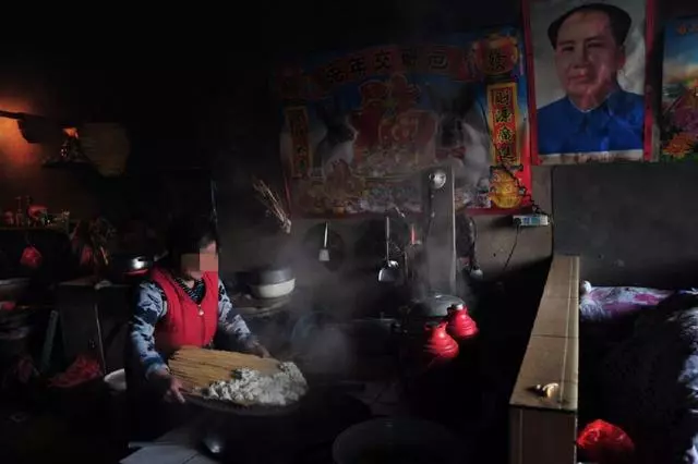 銀行卡總有不明支出,懷疑是老婆搞鬼,跟蹤老婆一趟,我自己打臉