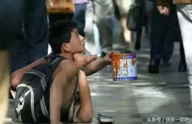 孩子被拐成了乞討殘疾兒,5年後在大街認出了媽媽,可是這位媽媽做了一件讓人心寒的事……