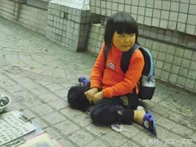 孩子被拐成了乞討殘疾兒,5年後在大街認出了媽媽,可是這位媽媽做了一件讓人心寒的事……