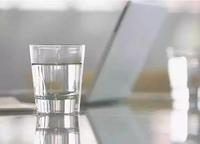 不喝飲料,喝足水,30天後你的身體會有怎樣的改變?