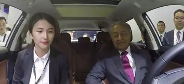 為敦馬示範汽車智能語音 鑾中美女學生獲校長稱讚