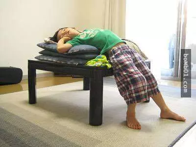 25張讓大家第一眼看到都「誤以為是什麼命案現場」的瞬間斷電寶寶照片。