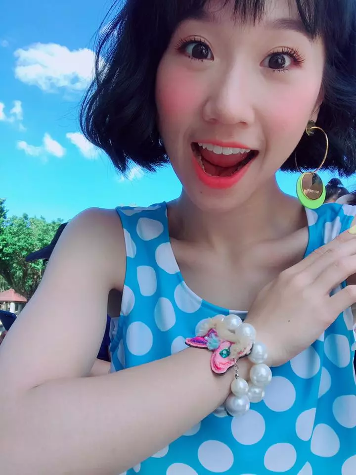 心疼開小黃的老爸!Lulu月入50萬「堅持不買名牌包」,把錢省下都給家裡~