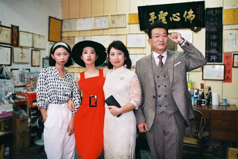 心疼開小黃的老爸!Lulu月入50萬「堅持不買名牌包」,把錢省下都給家裡~