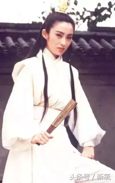 跟以前看起來不同,你們發現了嘛?繼王祖賢之後張敏也「整形」了,這些經典美人能不能放過自己!