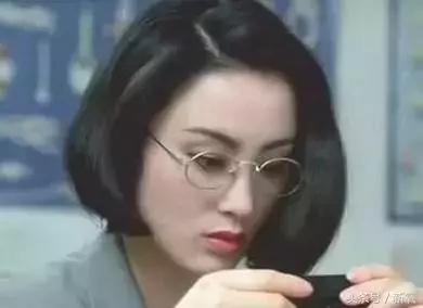跟以前看起來不同,你們發現了嘛?繼王祖賢之後張敏也「整形」了,這些經典美人能不能放過自己!