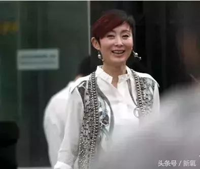 跟以前看起來不同,你們發現了嘛?繼王祖賢之後張敏也「整形」了,這些經典美人能不能放過自己!