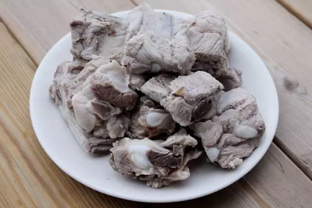 燉排骨你再加三味,湯鮮肉美,還可補氣祛濕、健脾益腎、降秋燥!