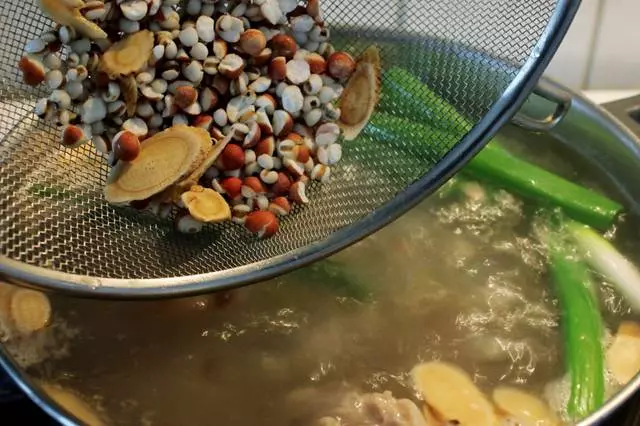 燉排骨你再加三味,湯鮮肉美,還可補氣祛濕、健脾益腎、降秋燥!
