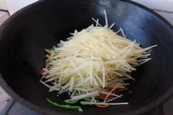 酒店的土豆絲為什麼好吃?訣竅全在這裡,30元1盤在家只需3元