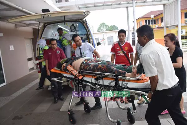 加叻大道休旅車失控撞大道旁-1死6輕重傷