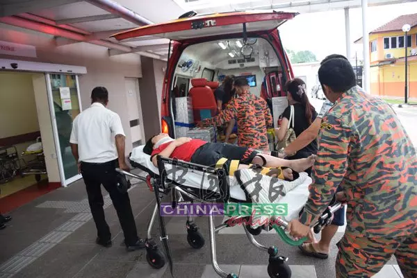 加叻大道休旅車失控撞大道旁-1死6輕重傷