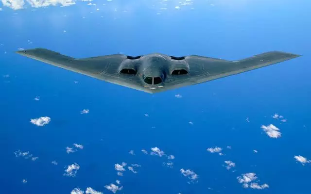 中國軍媒》世界最強大B2轟炸機群靠近周邊了!轟20需加快研製開創新局面