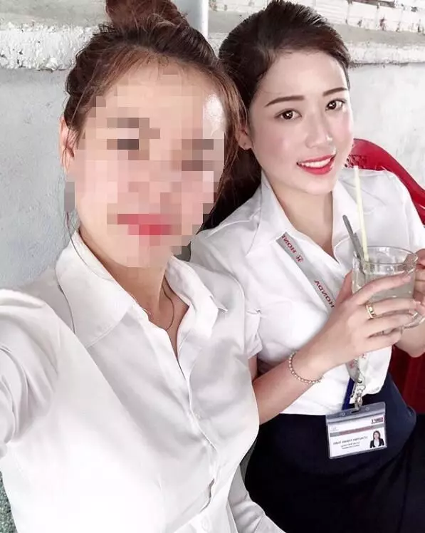 白襯衫快不行了...HONDA女業務穿黑窄裙賣車!車主暴動:每天賀成交~