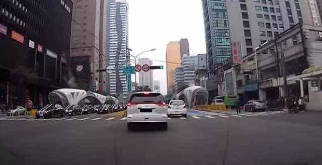 為什麼台中薪水低路上卻滿是名車? 他問卦引鄉民熱議…一堆人出來神解答!