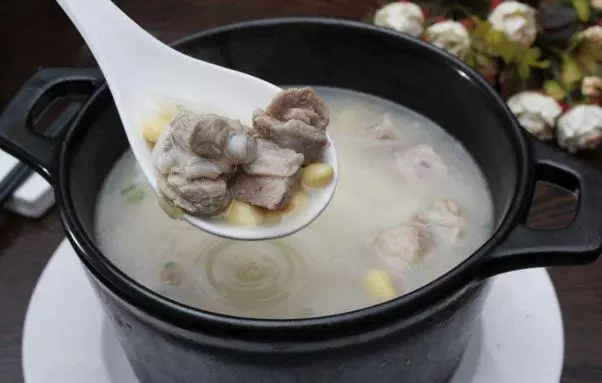 燉「排骨湯」前,要不要炒一下?幸虧我聽了勸,不然煮出來腥味重