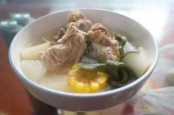 燉「排骨湯」前,要不要炒一下?幸虧我聽了勸,不然煮出來腥味重