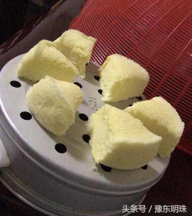 一盒酸奶,兩個雞蛋,鍋里蒸一蒸,輕鬆做出香甜可口的蒸蛋糕!