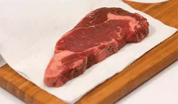 學會12個煎牛排技巧，你就可以PK米其林大廚！